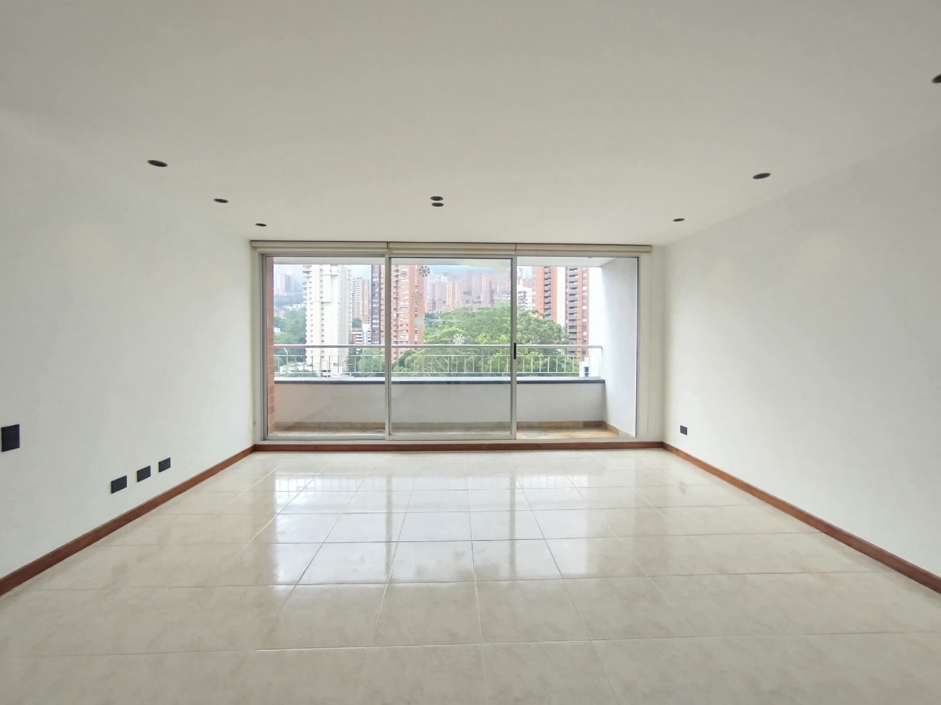 Apartamento en arriendo en Los Balsos, Poblado, Medellín — foto 1 de 18