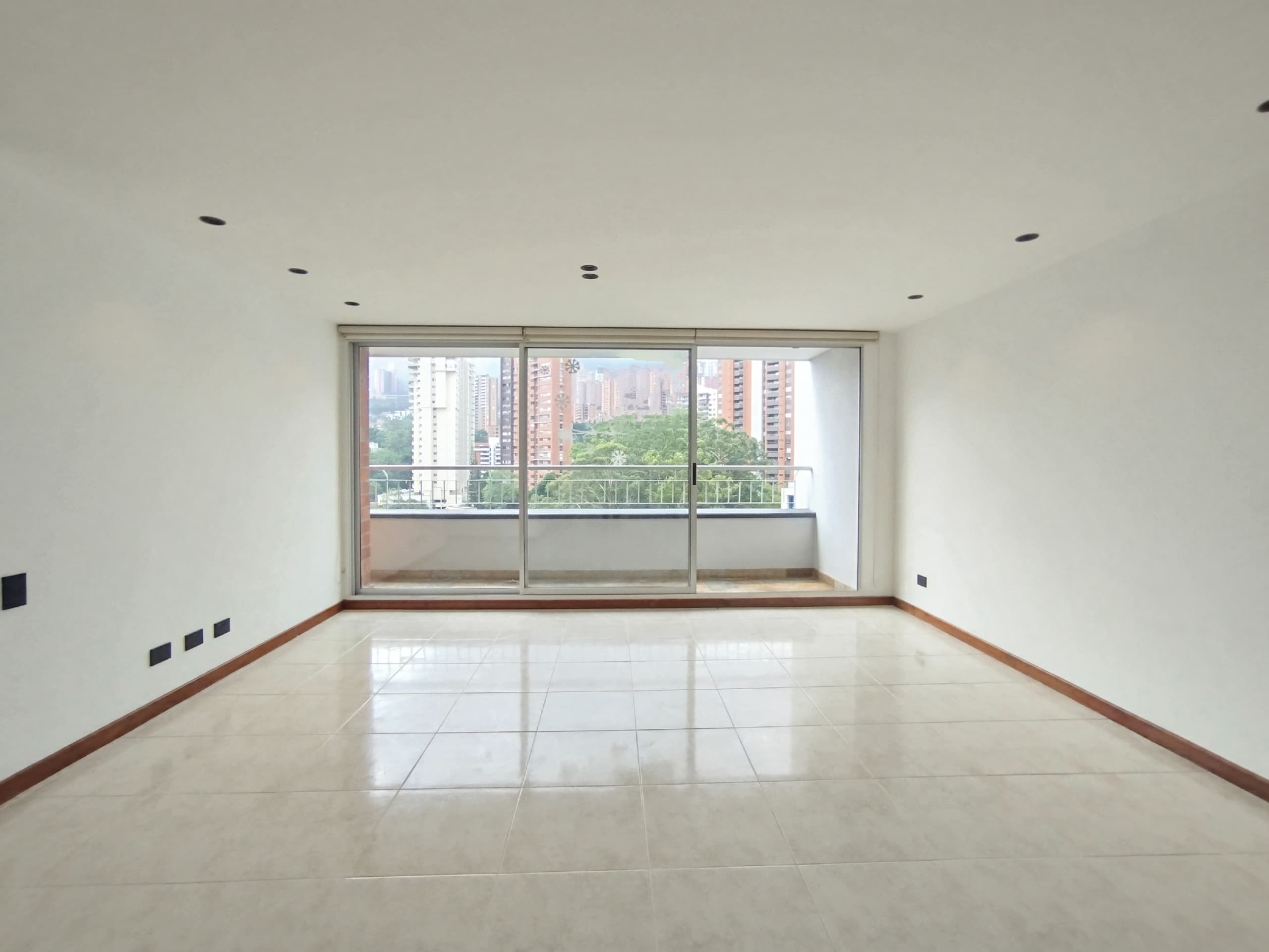 Apartamento en arriendo en Los Balsos, Poblado, Medellín — foto 1 de 18