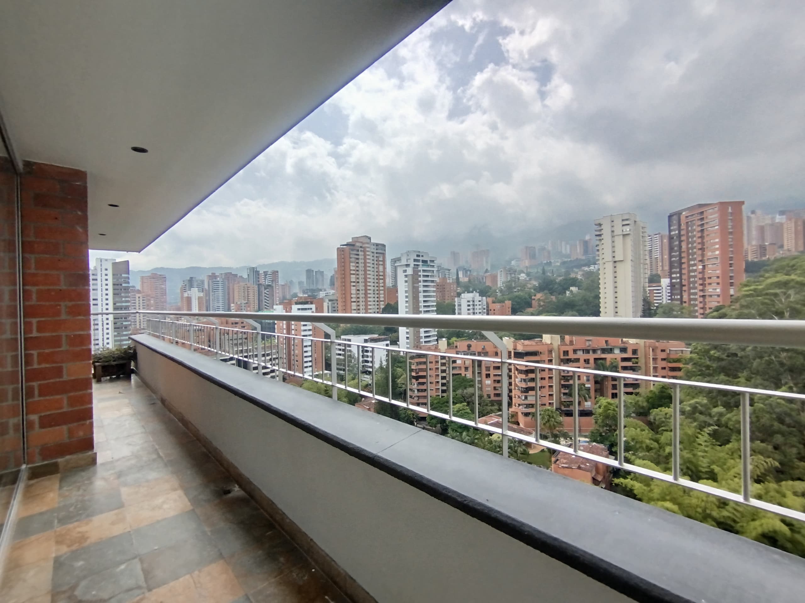 Apartamento en arriendo en Los Balsos, Poblado, Medellín — foto 4 de 18