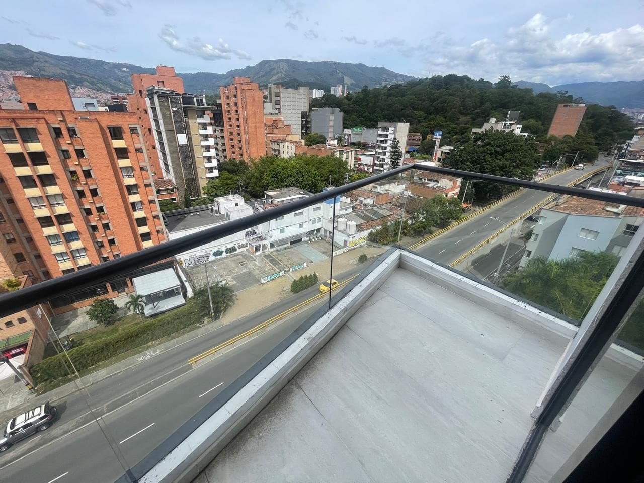 Apartamento en arriendo en Los Conquistadores, Laureles, Medellín — foto 1 de 14