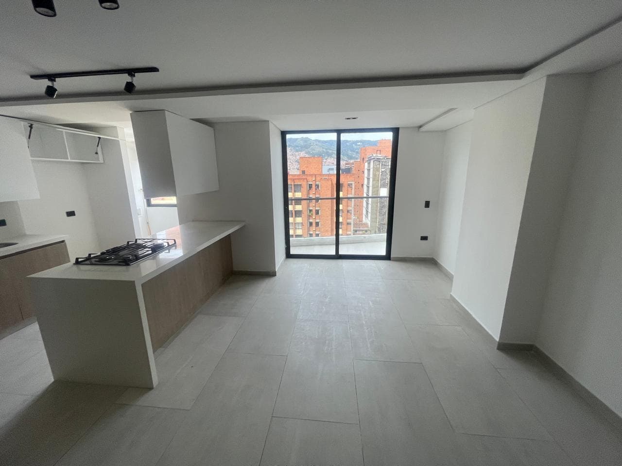 Apartamento en arriendo en Los Conquistadores, Laureles, Medellín — foto 2 de 14
