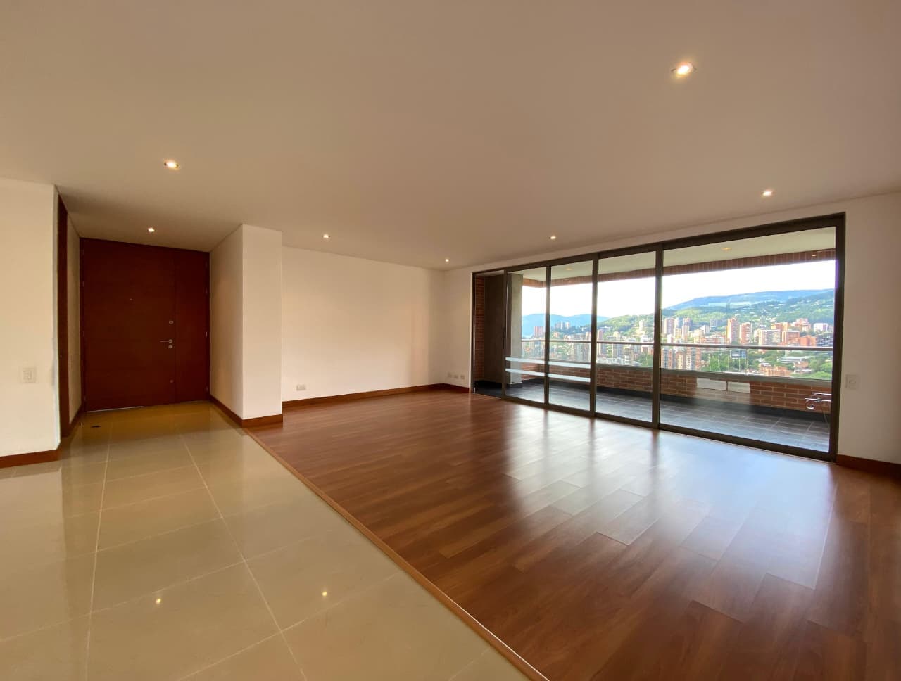 Apartamento en arriendo en Los Gonzalez, Poblado, Medellín — foto 1 de 20