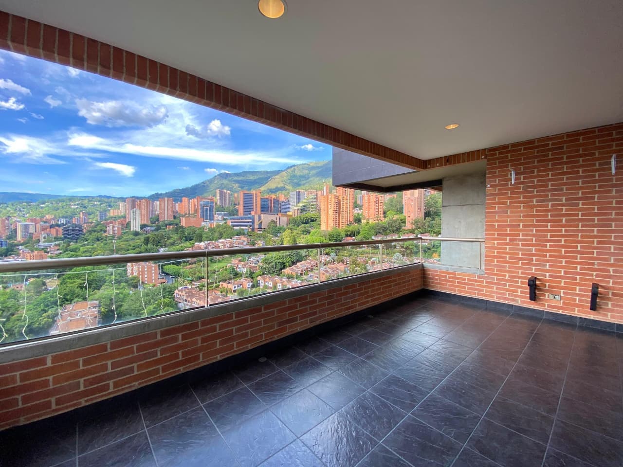 Apartamento en arriendo en Los Gonzalez, Poblado, Medellín — foto 5 de 20