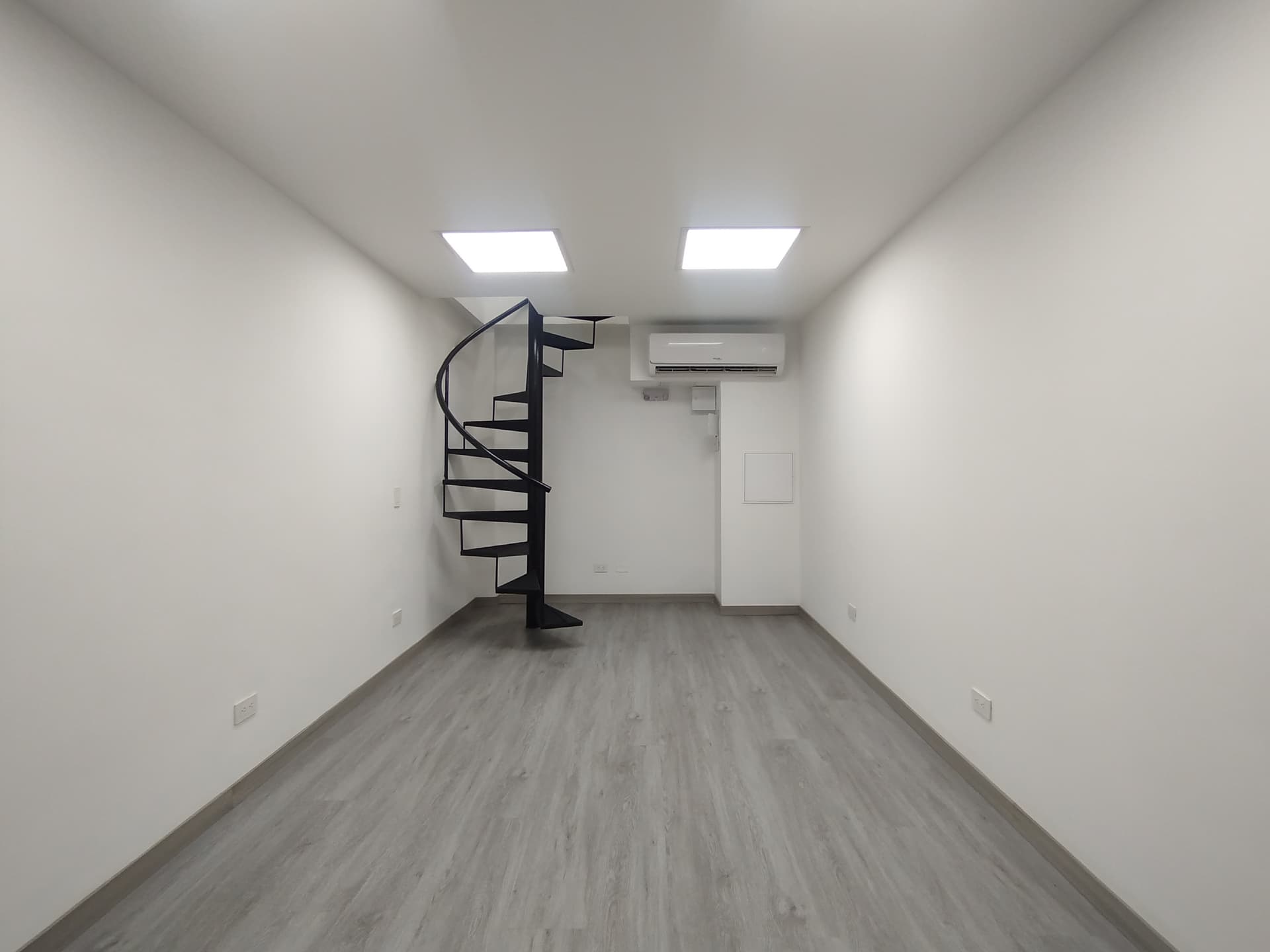 Local en arriendo en Avenida Las Vegas, Poblado, Medellín — foto 1 de 13