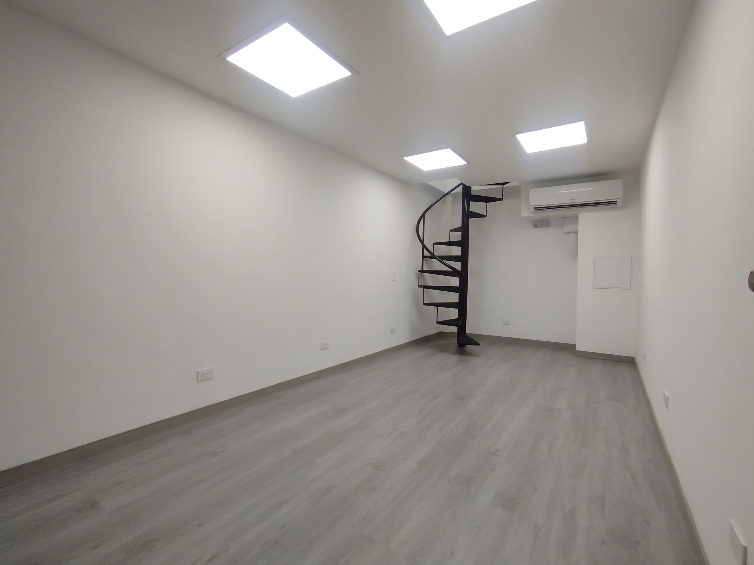 Local en arriendo en Avenida Las Vegas, Poblado, Medellín — foto 2 de 13