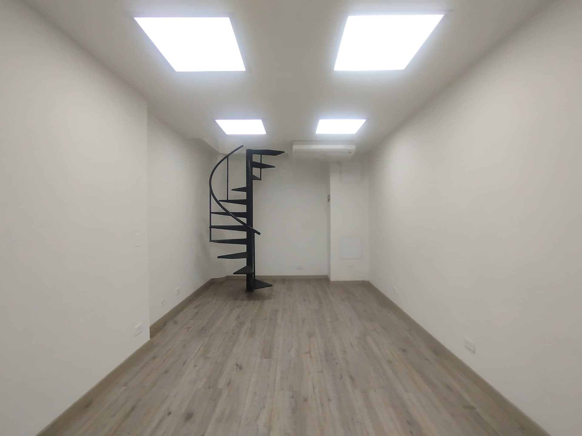 Local en arriendo en Avenida Las Vegas, Poblado, Medellín — foto 1 de 12