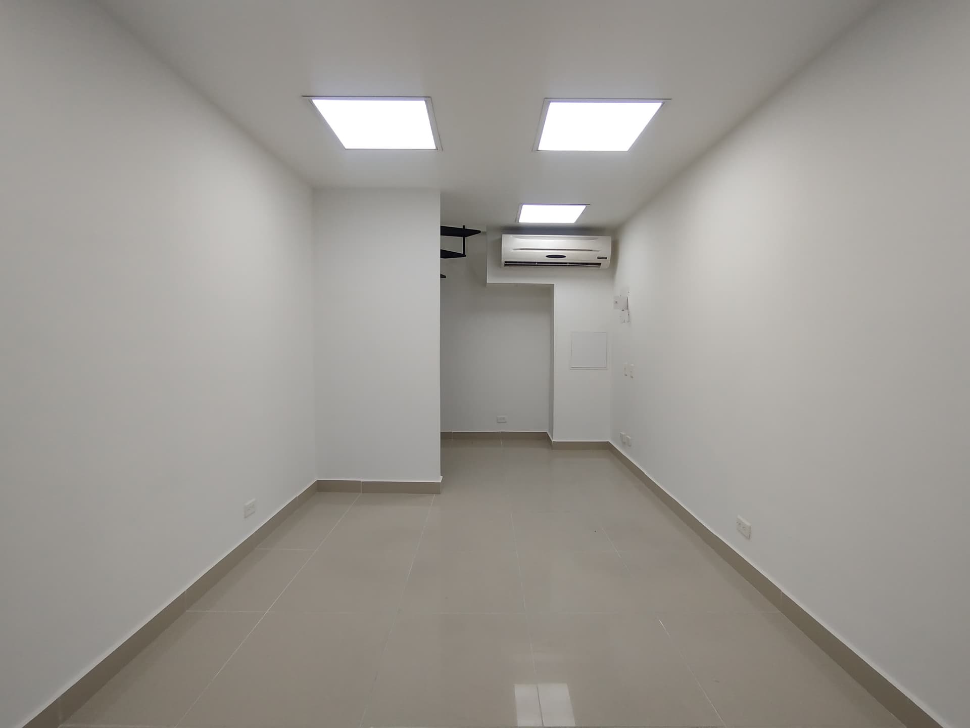Local en arriendo en Avenida Las Vegas, Poblado, Medellín — foto 1 de 13