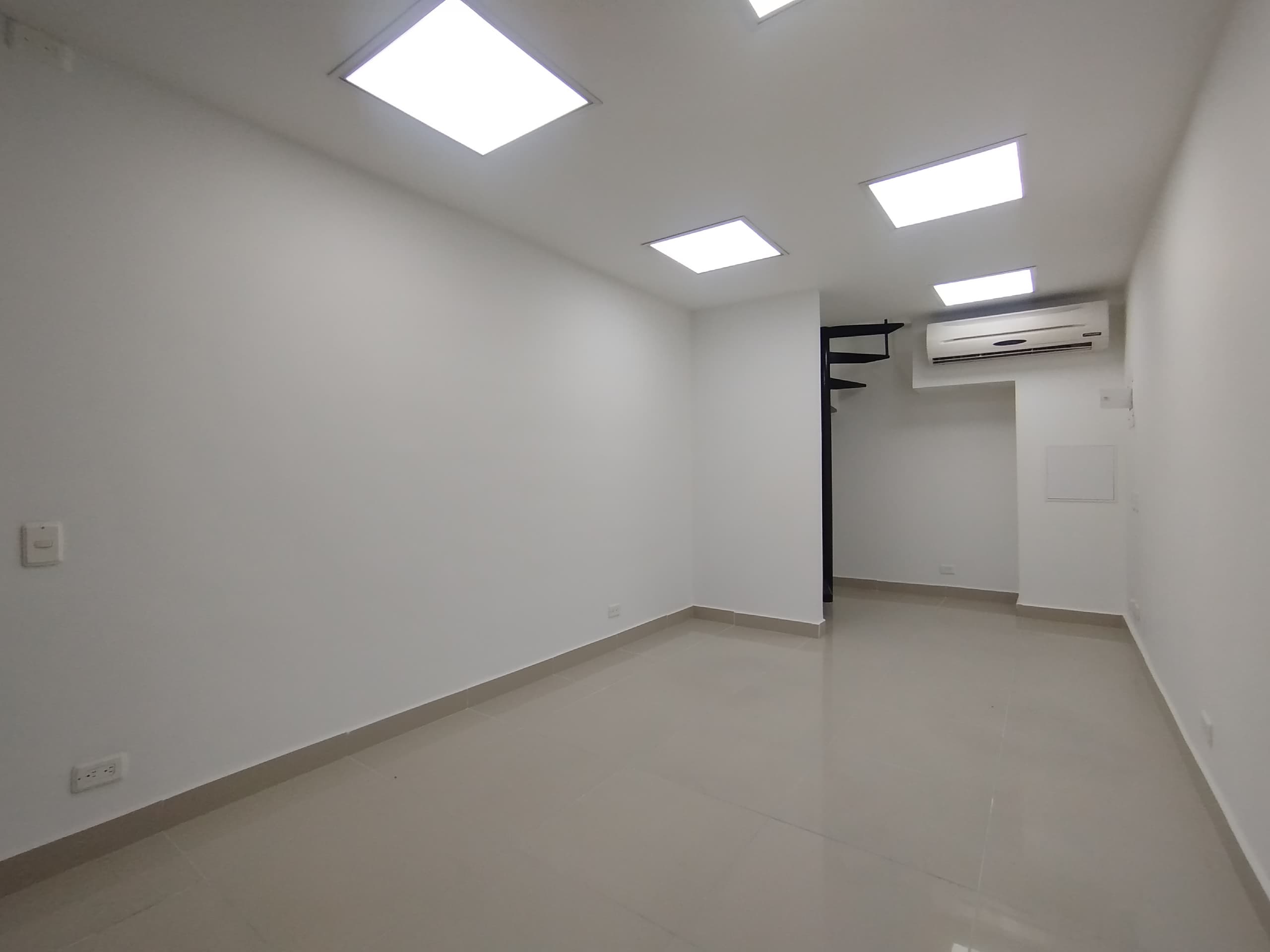 Local en arriendo en Avenida Las Vegas, Poblado, Medellín — foto 2 de 13