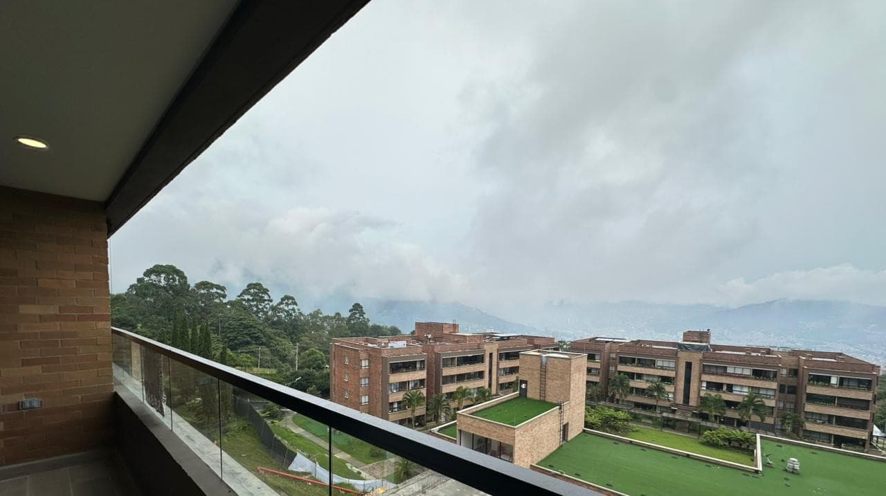 Apartamento en arriendo en Loma Del Escobero, Envigado — foto 1 de 15