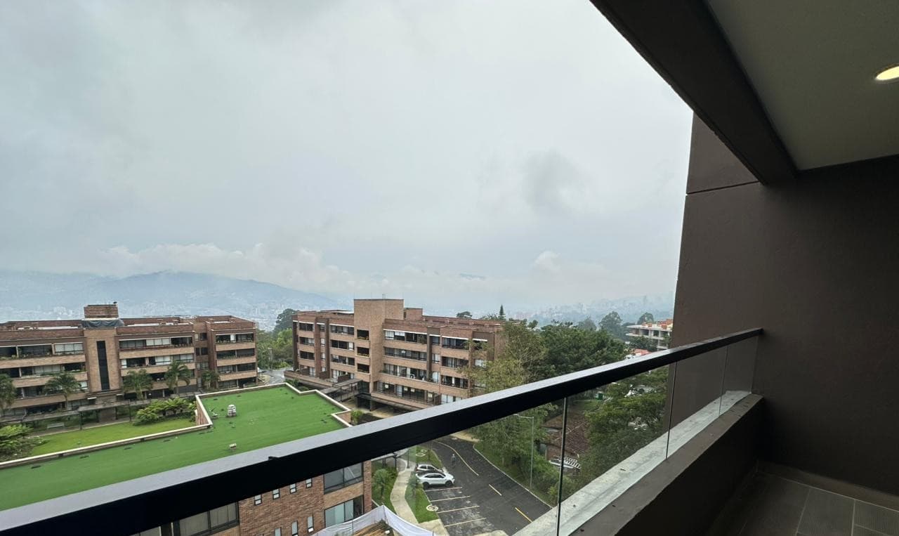 Apartamento en arriendo en Loma Del Escobero, Envigado — foto 2 de 15