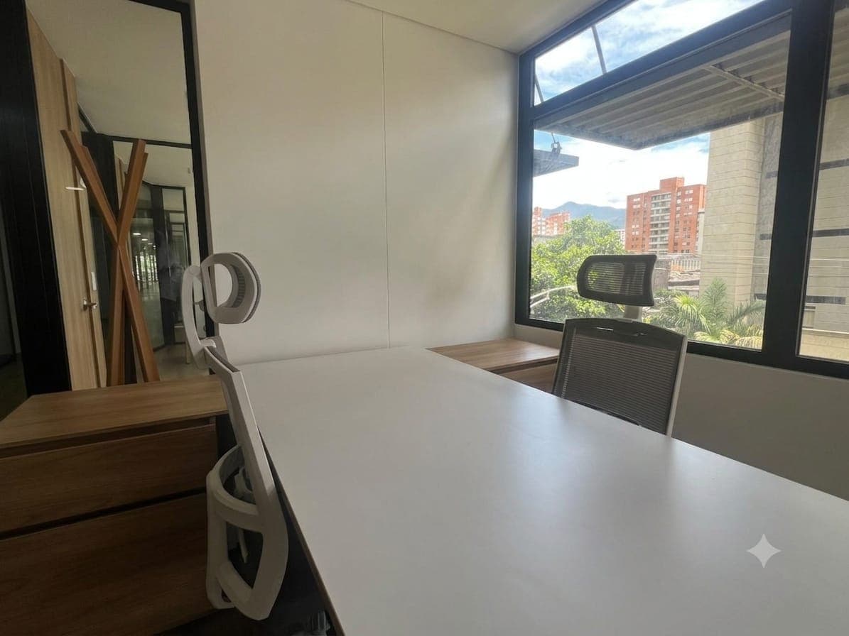 Oficina en arriendo en Los Colores, Laureles, Medellín — foto 4 de 11