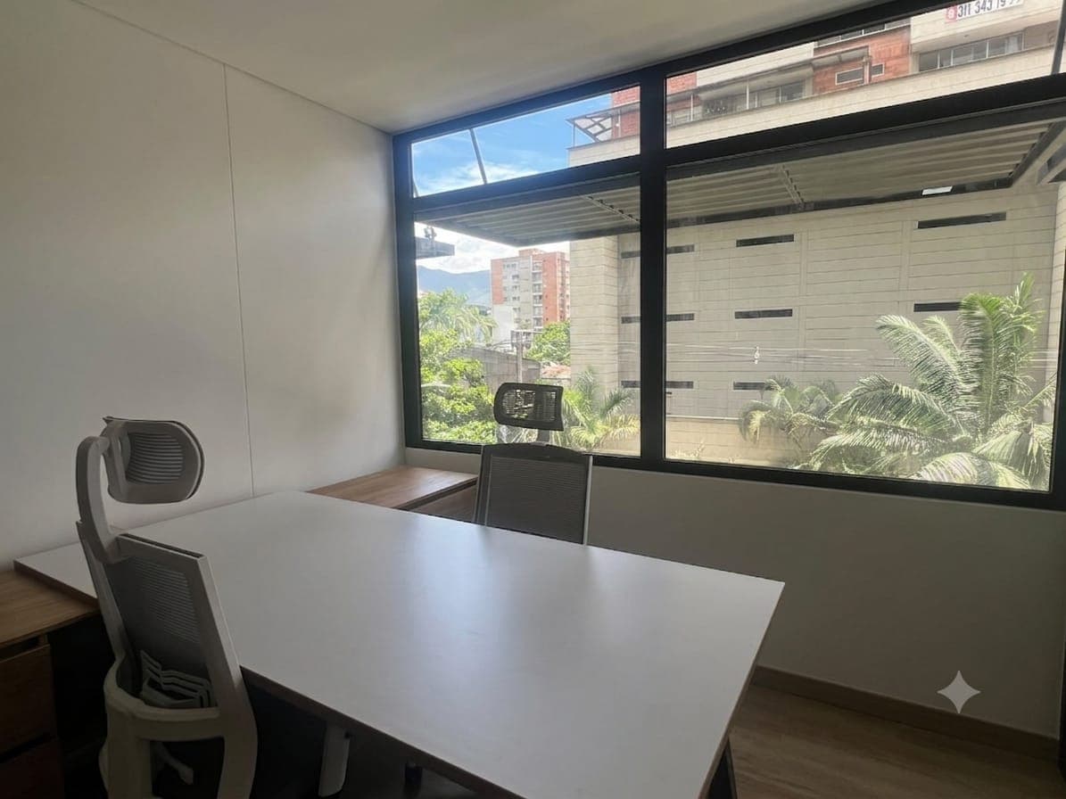 Oficina en arriendo en Los Colores, Laureles, Medellín — foto 5 de 11