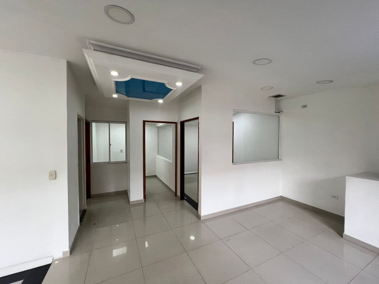 Casa Comercial en arriendo en Centro De La Moda, Itagui — foto 3 de 12