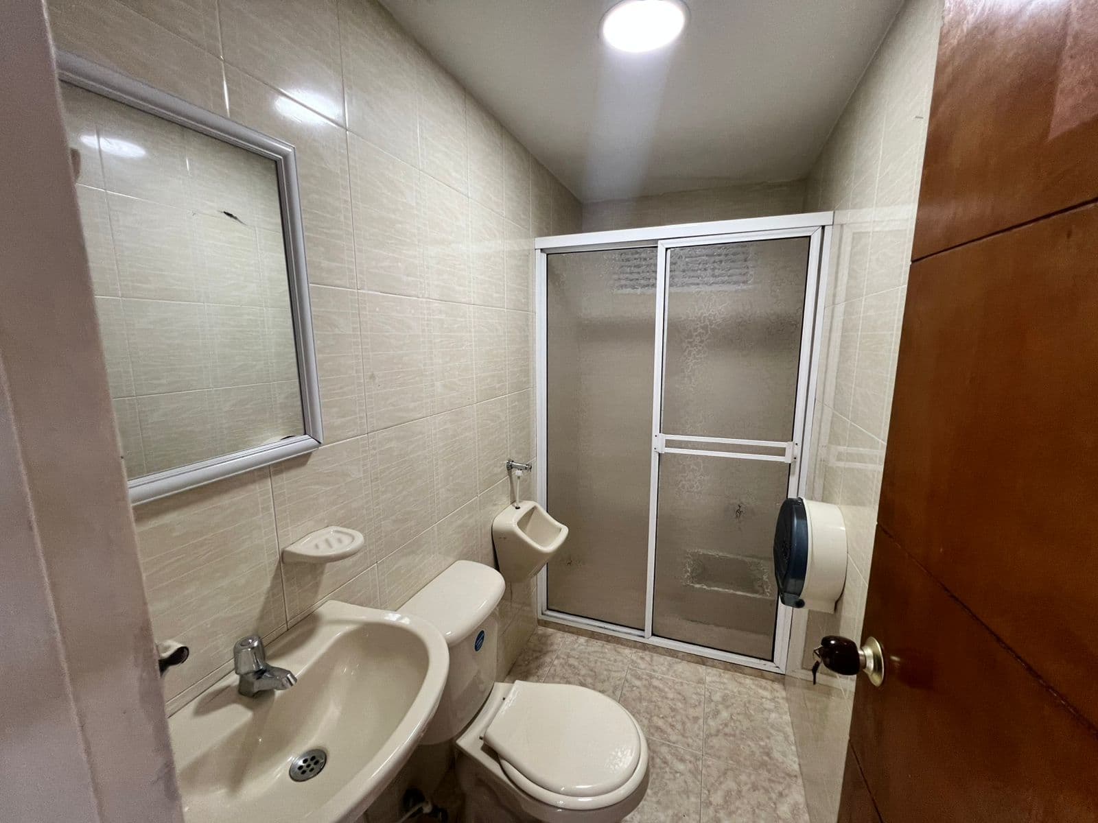 Casa Comercial en arriendo en Centro De La Moda, Itagui — foto 5 de 12
