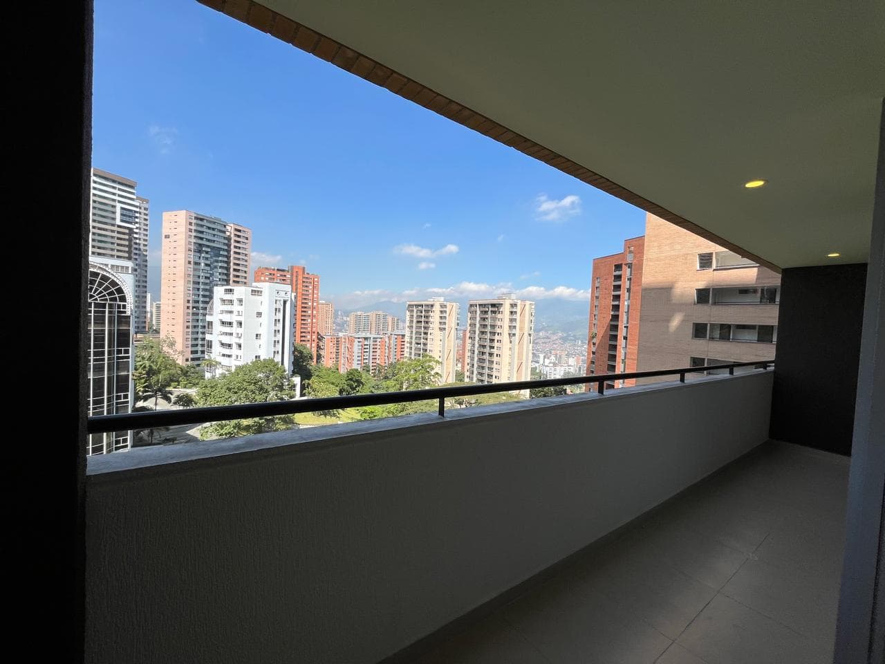 Apartamento en arriendo en Los Gonzalez, Poblado, Medellín — foto 5 de 20