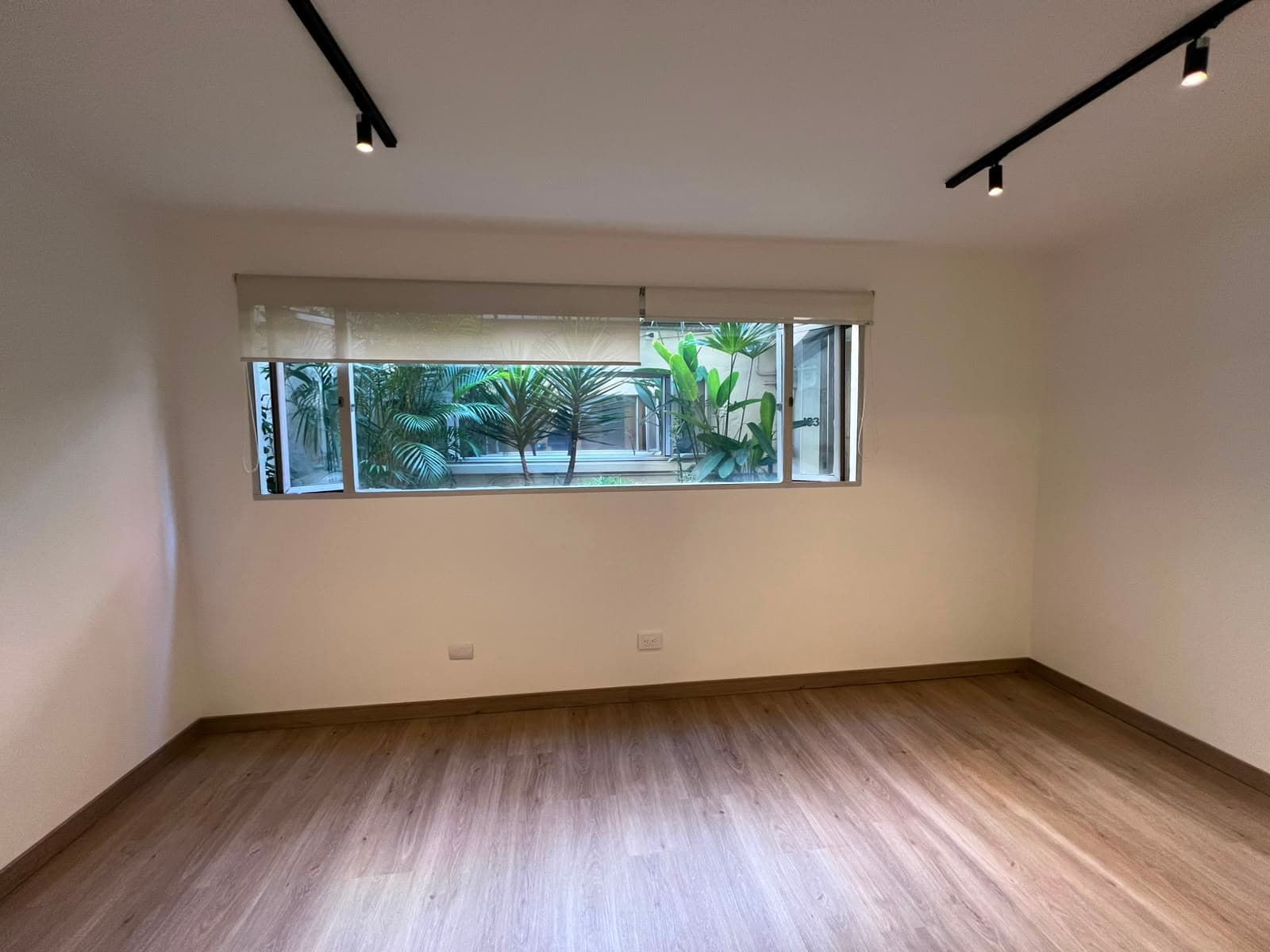 Oficina en arriendo en Santa Teresita, La America, Medellín — foto 1 de 14