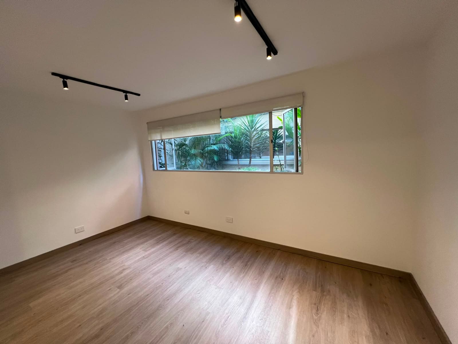Oficina en arriendo en Santa Teresita, La America, Medellín — foto 2 de 14