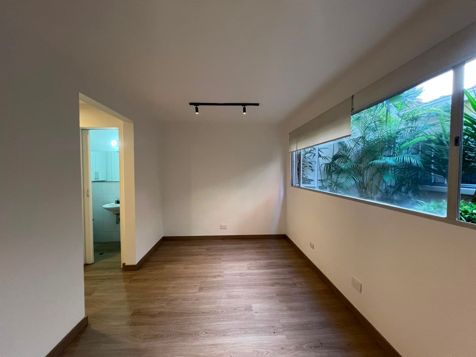 Oficina en arriendo en Santa Teresita, La America, Medellín — foto 3 de 14