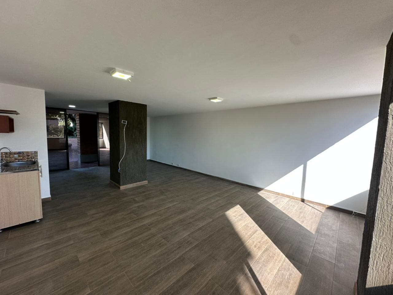 Local en arriendo en El Portal, Envigado — foto 1 de 14