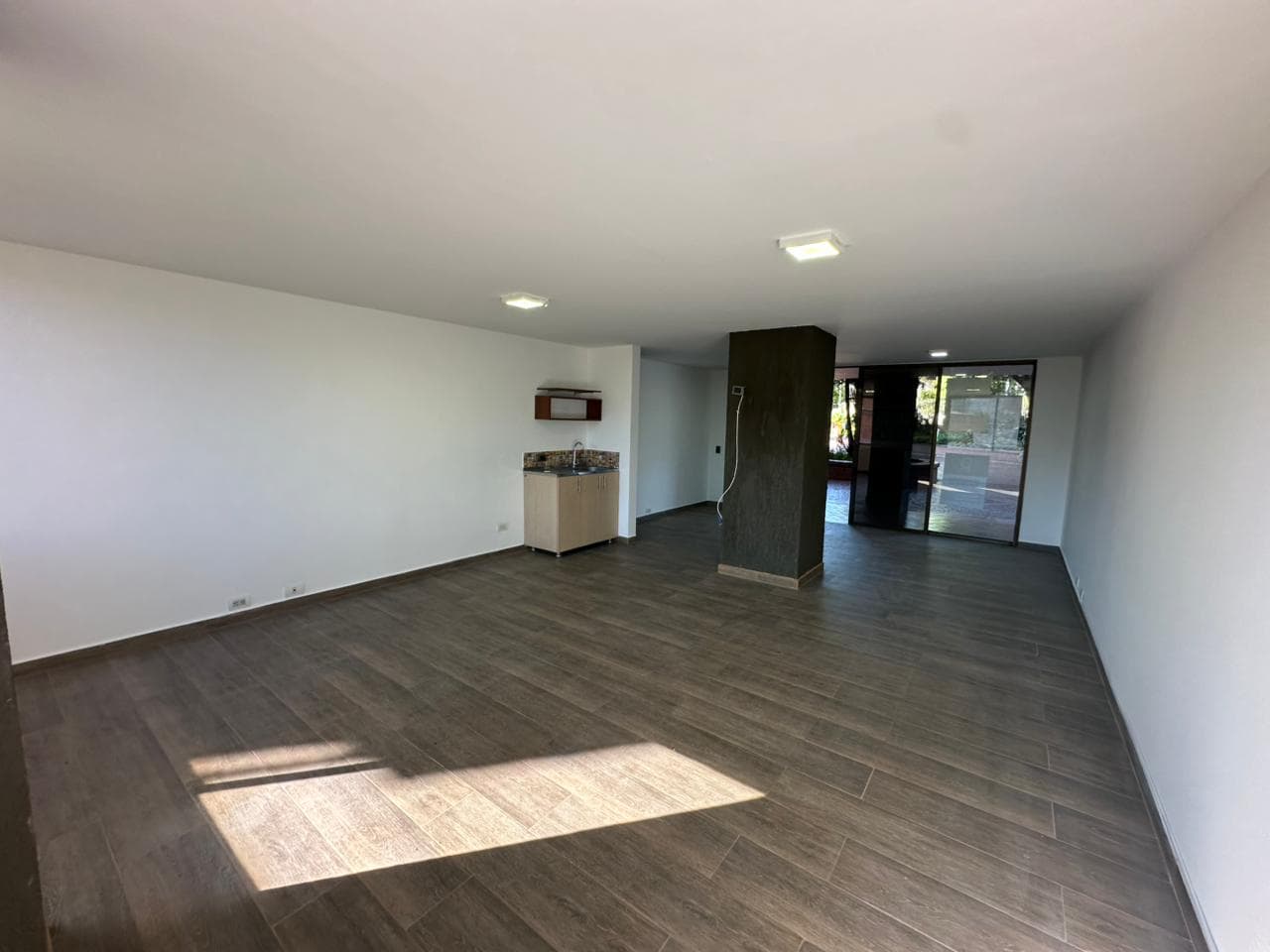 Local en arriendo en El Portal, Envigado — foto 2 de 14