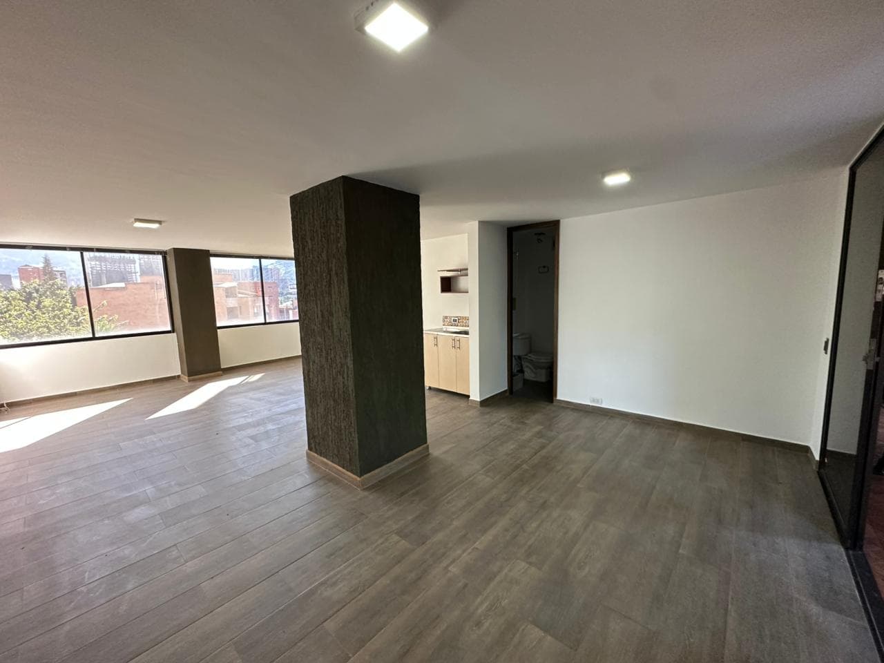 Local en arriendo en El Portal, Envigado — foto 3 de 14