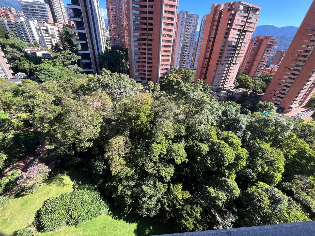 Apartamento en arriendo en La Tomatera, Poblado, Medellín — foto 3 de 20