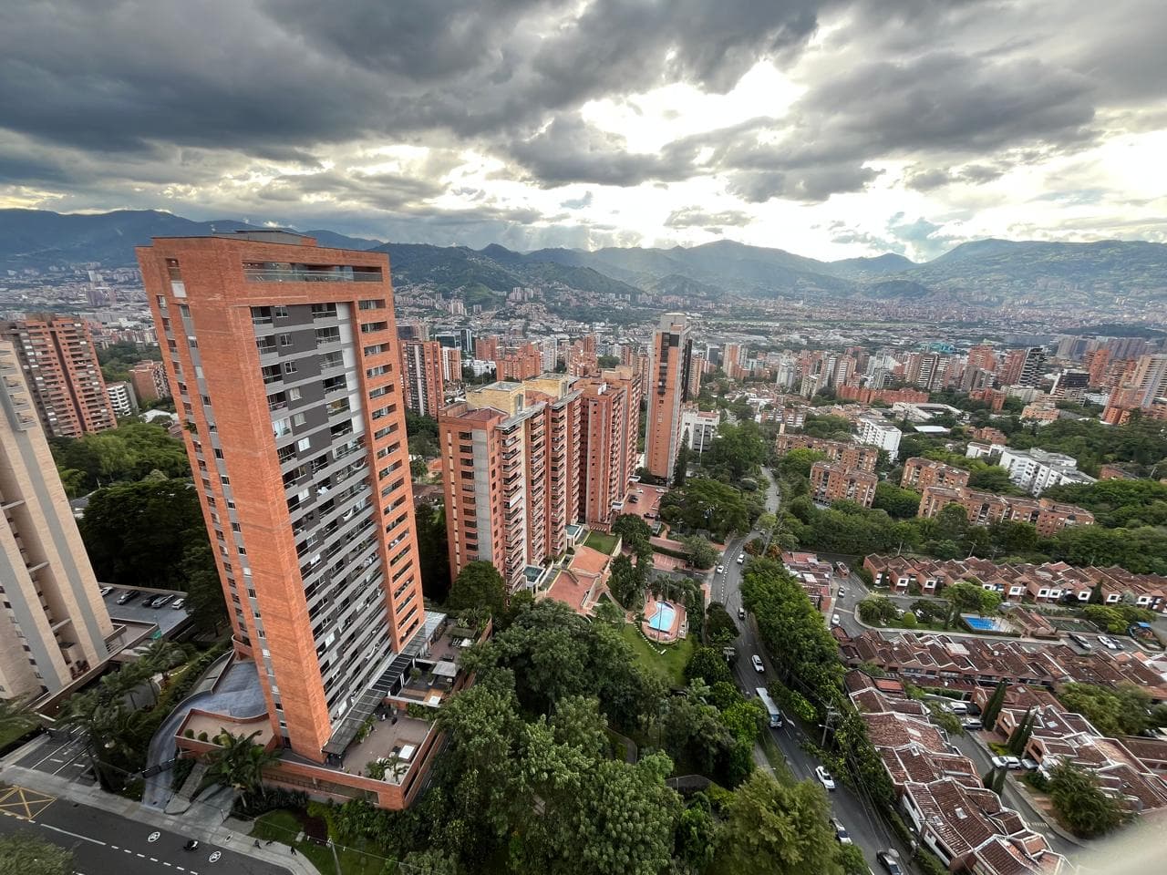 Apartamento en arriendo en Los Gonzalez, Poblado, Medellín — foto 1 de 20