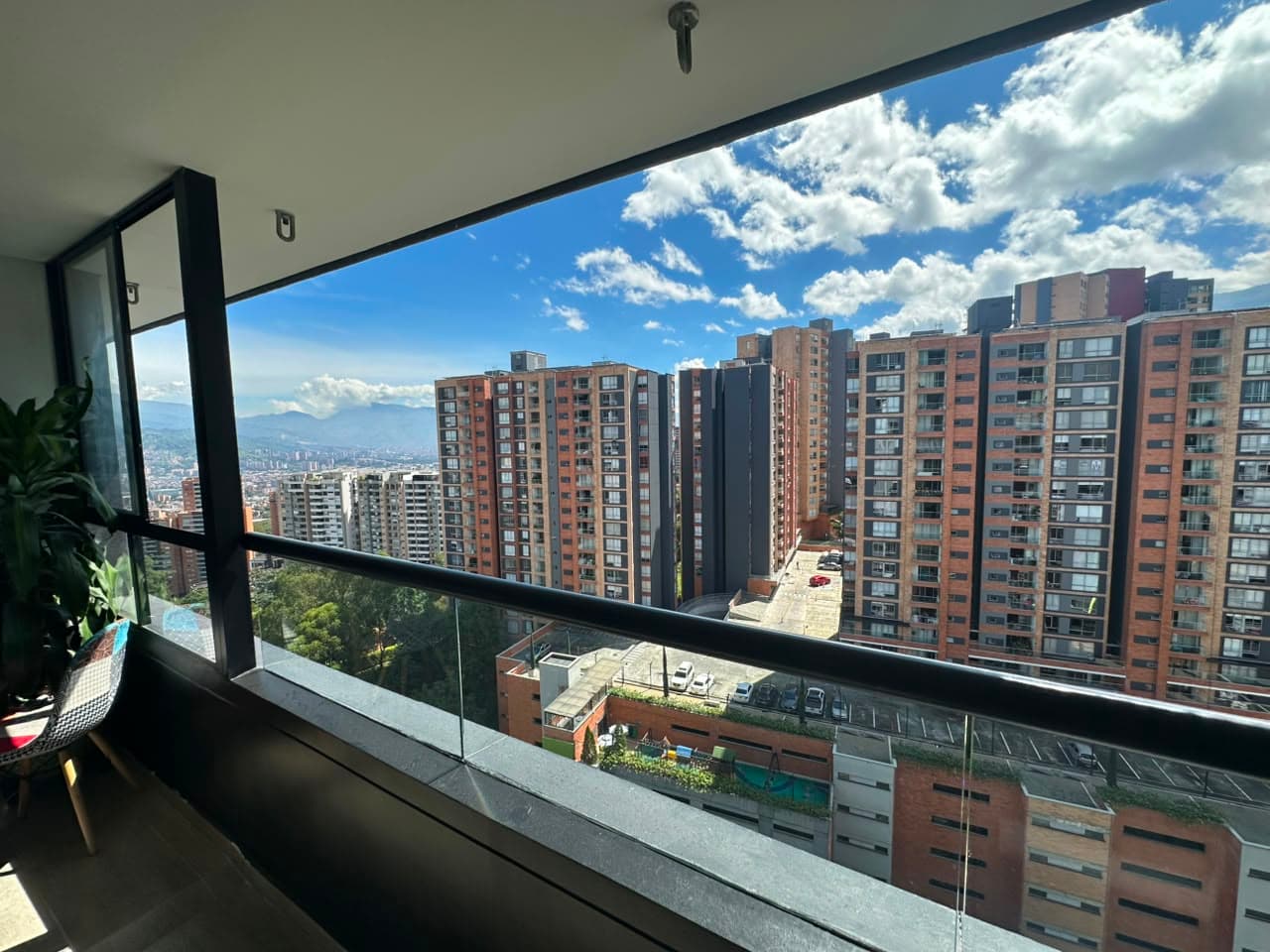 Apartamento en arriendo en Loma De Las Brujas, Envigado — foto 1 de 16