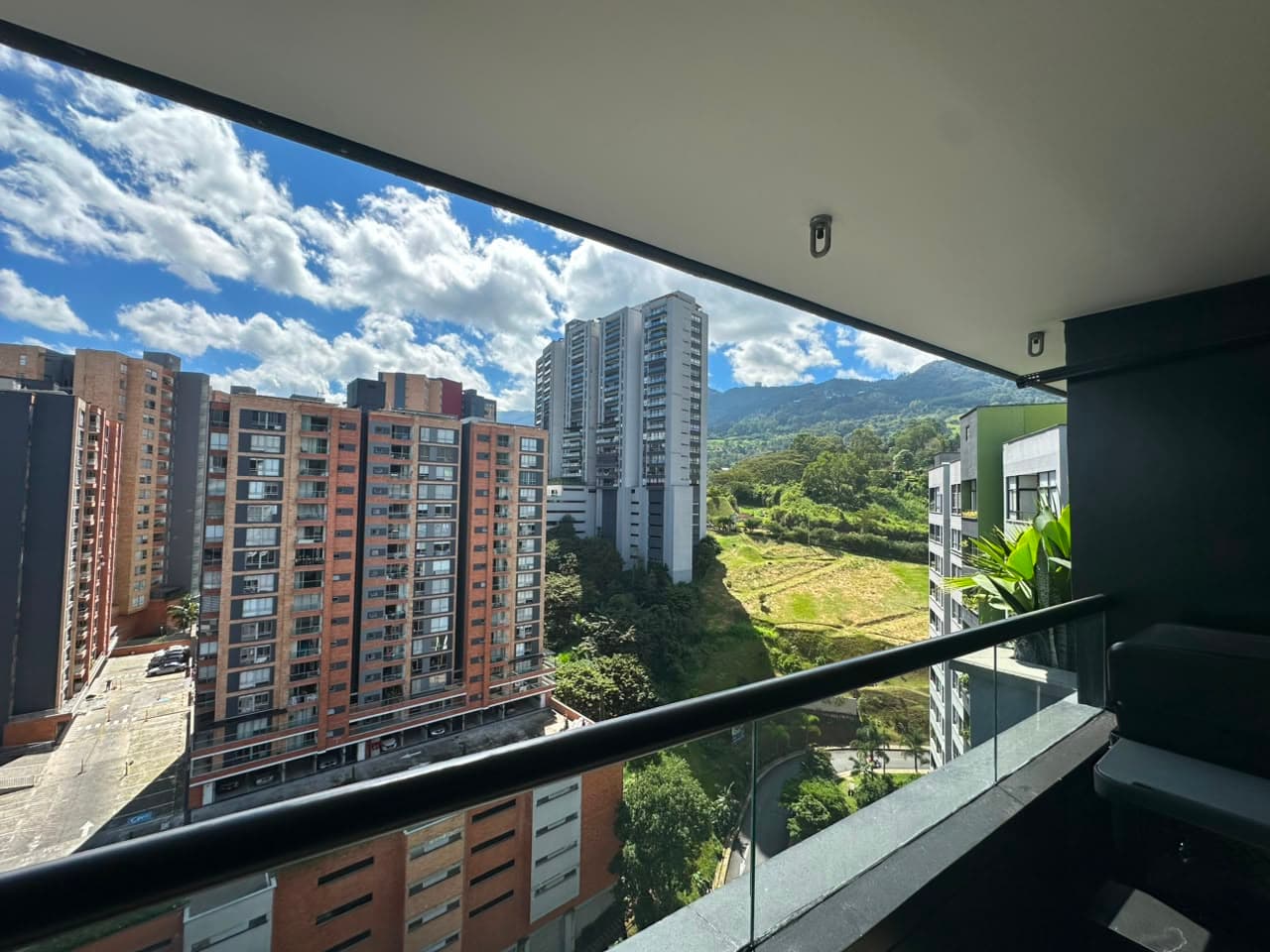 Apartamento en arriendo en Loma De Las Brujas, Envigado — foto 2 de 16