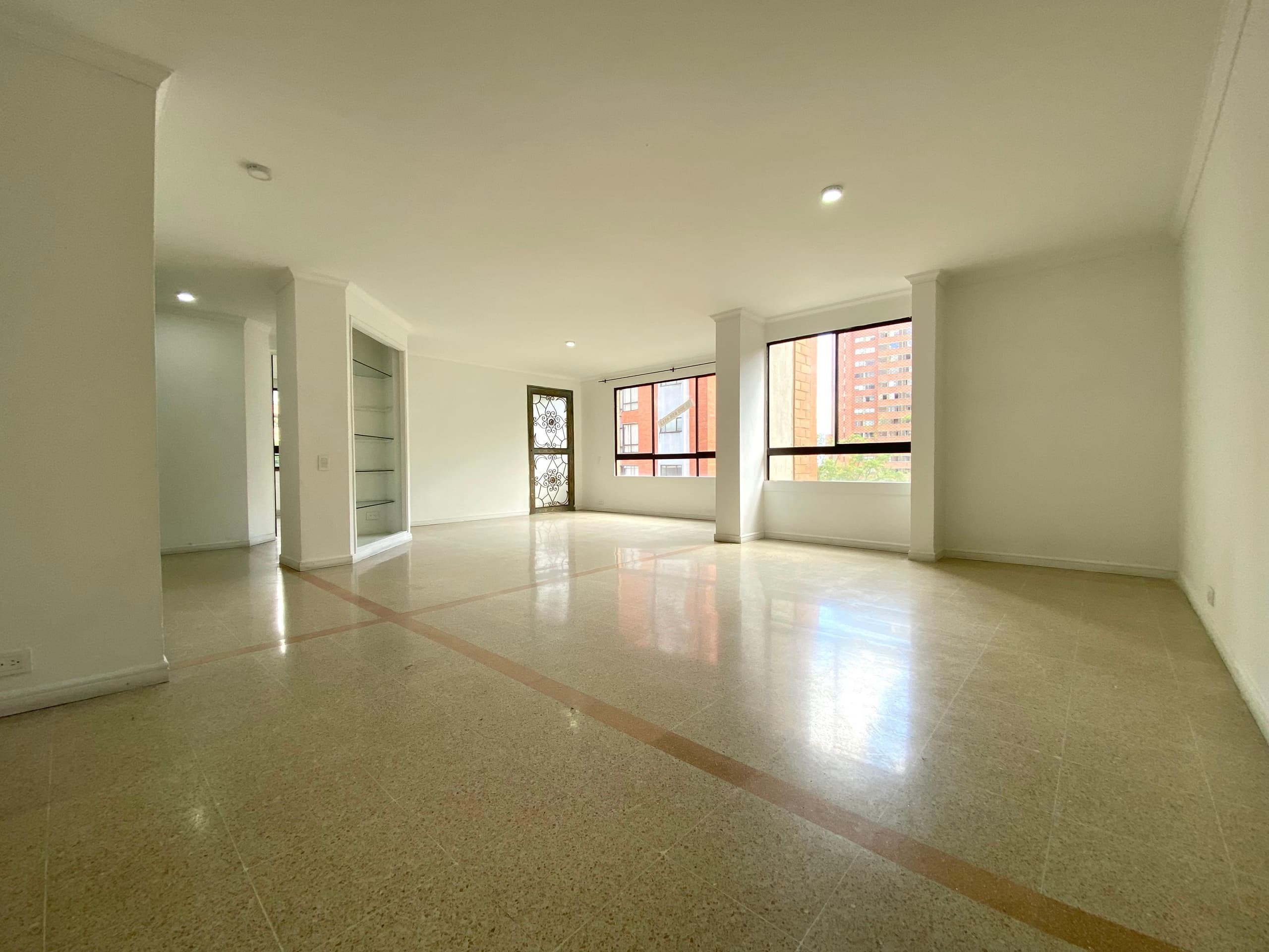 Apartamento en arriendo en La Tomatera, Poblado, Medellín — foto 1 de 20