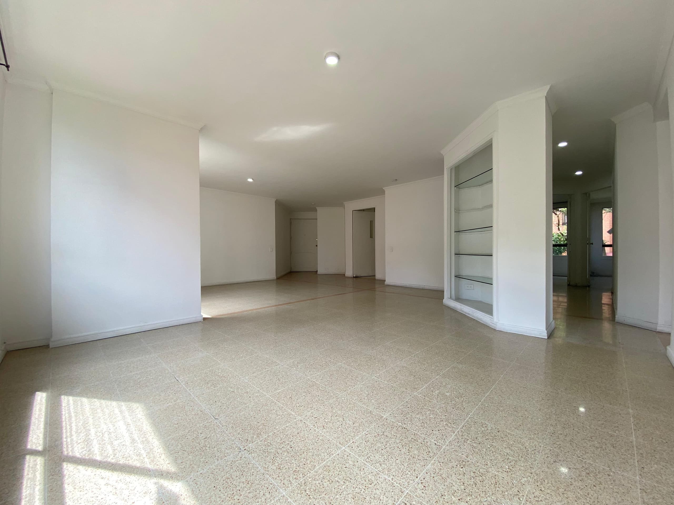 Apartamento en arriendo en La Tomatera, Poblado, Medellín — foto 3 de 20