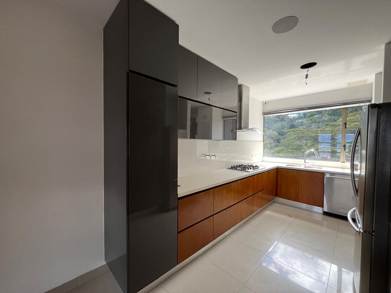 Apartamento en arriendo en La Cola Del Zorro, Poblado, Medellín — foto 2 de 20