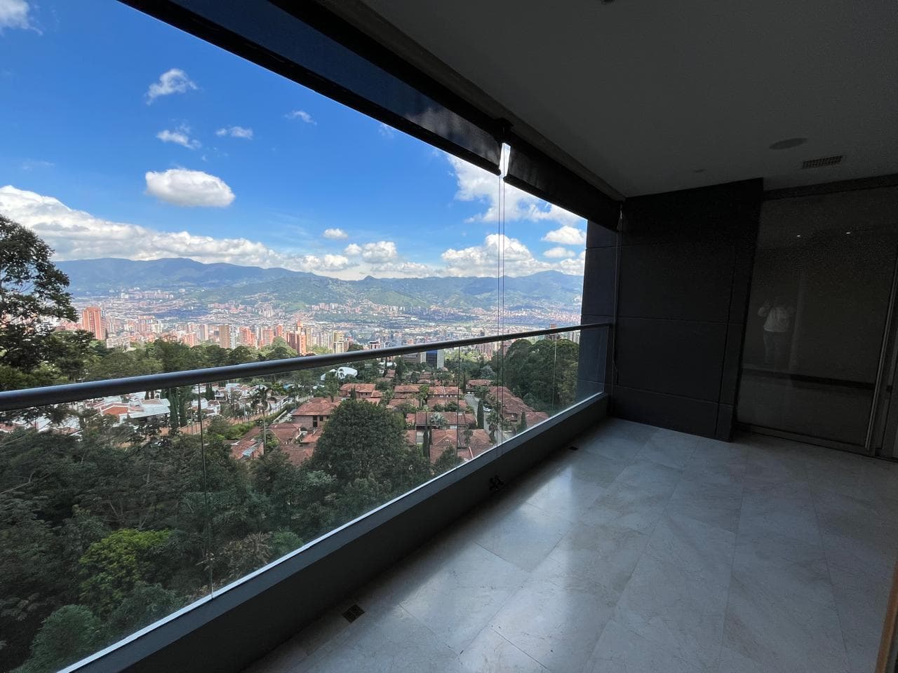 Apartamento en arriendo en La Cola Del Zorro, Poblado, Medellín — foto 3 de 20