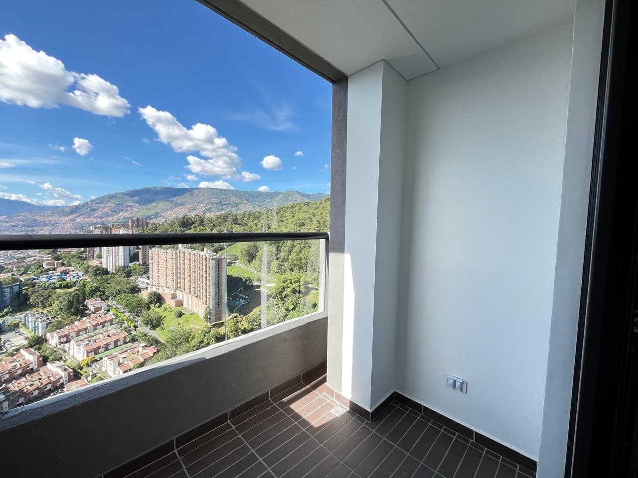 Apartamento en arriendo en Las Palmas M, Poblado, Medellín — foto 2 de 17