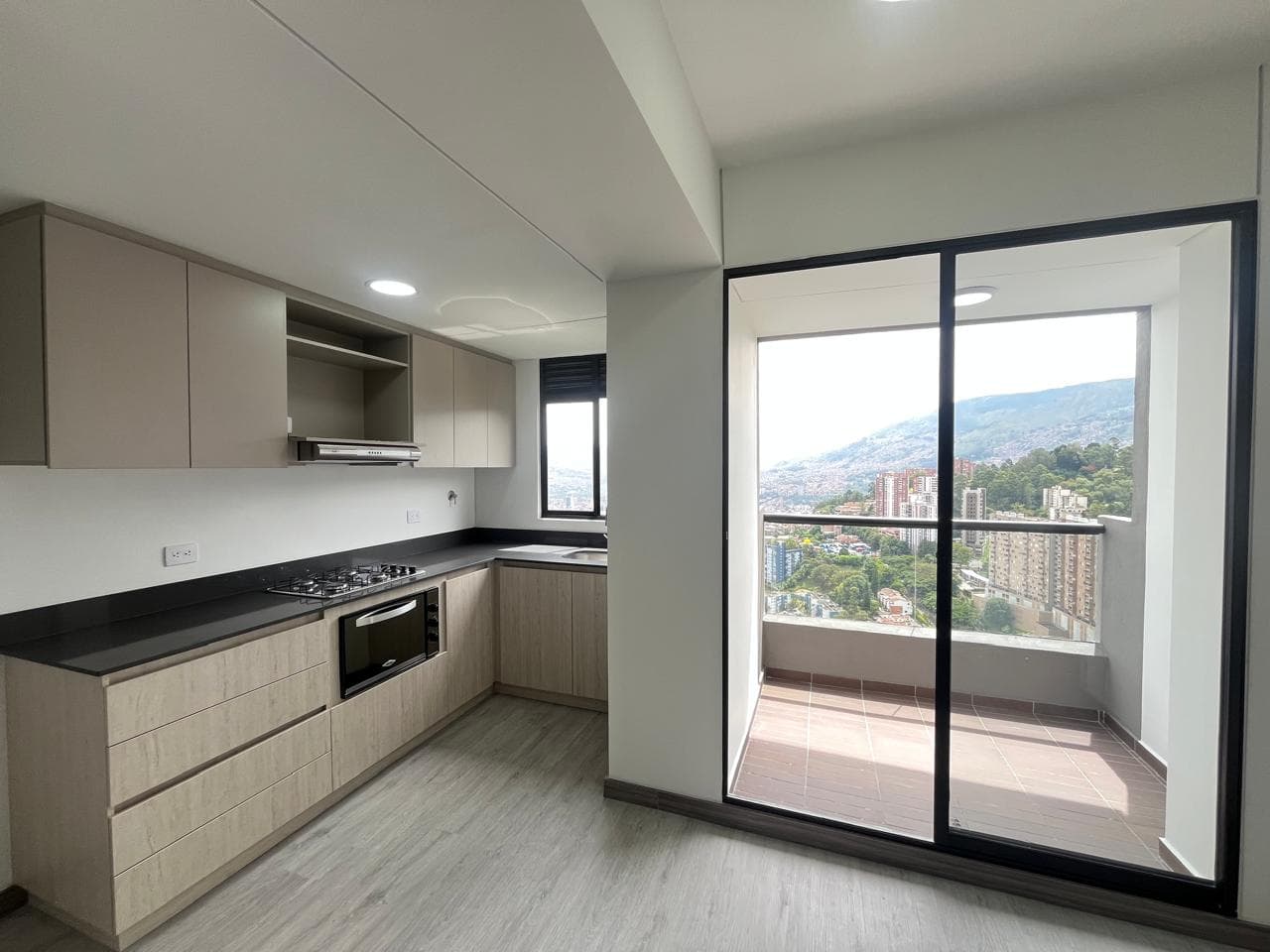 Apartamento en arriendo en Las Palmas M, Poblado, Medellín — foto 1 de 16