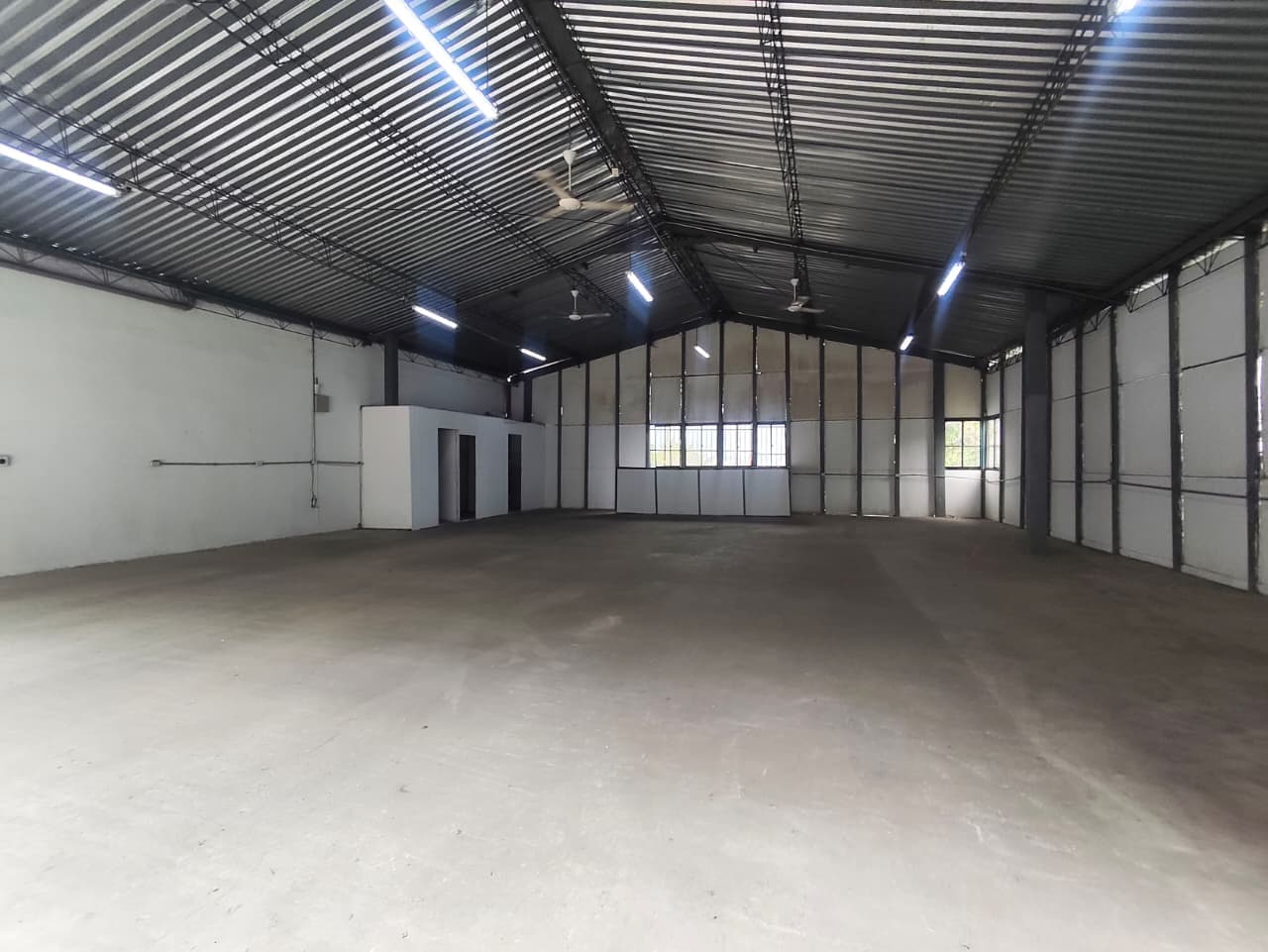 Bodega en arriendo en La Candelaria, Centro, Medellín — foto 2 de 12