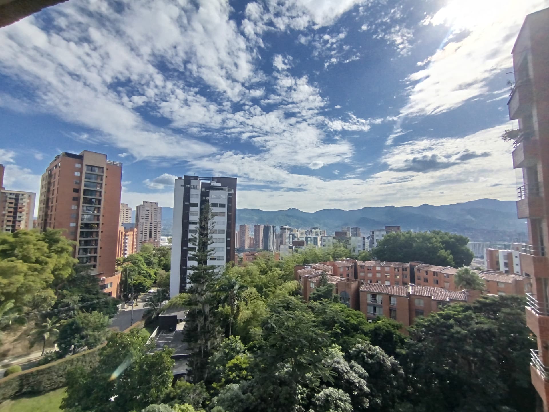 Apartamento en arriendo en Loma De San Julian, Centroriental, Medellín — foto 1 de 19
