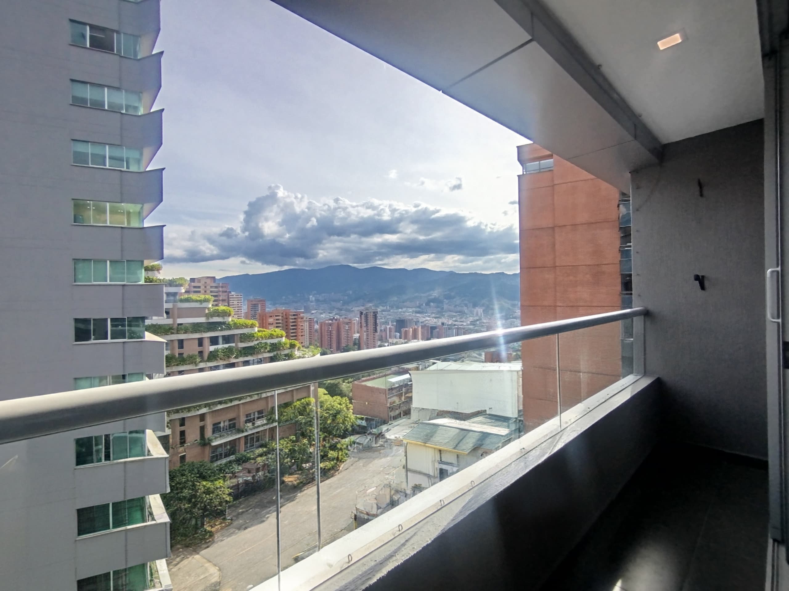 Apartamento en arriendo en Transversal Superior, Poblado, Medellín — foto 3 de 17