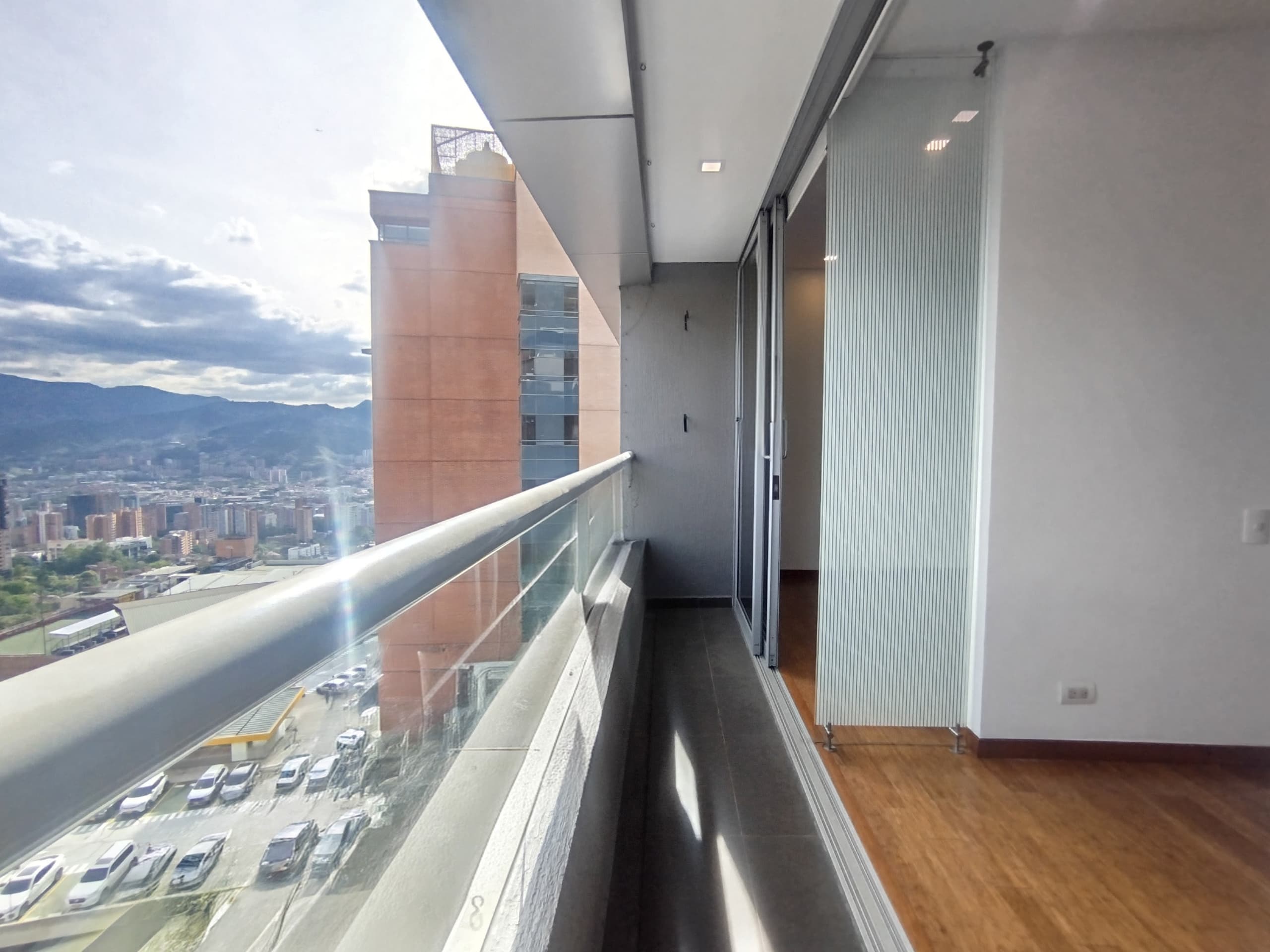 Apartamento en arriendo en Transversal Superior, Poblado, Medellín — foto 4 de 17