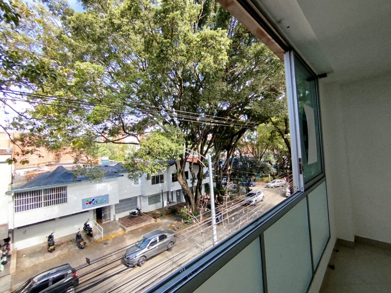Oficina en arriendo en Estadio, Laureles, Medellín — foto 1 de 19