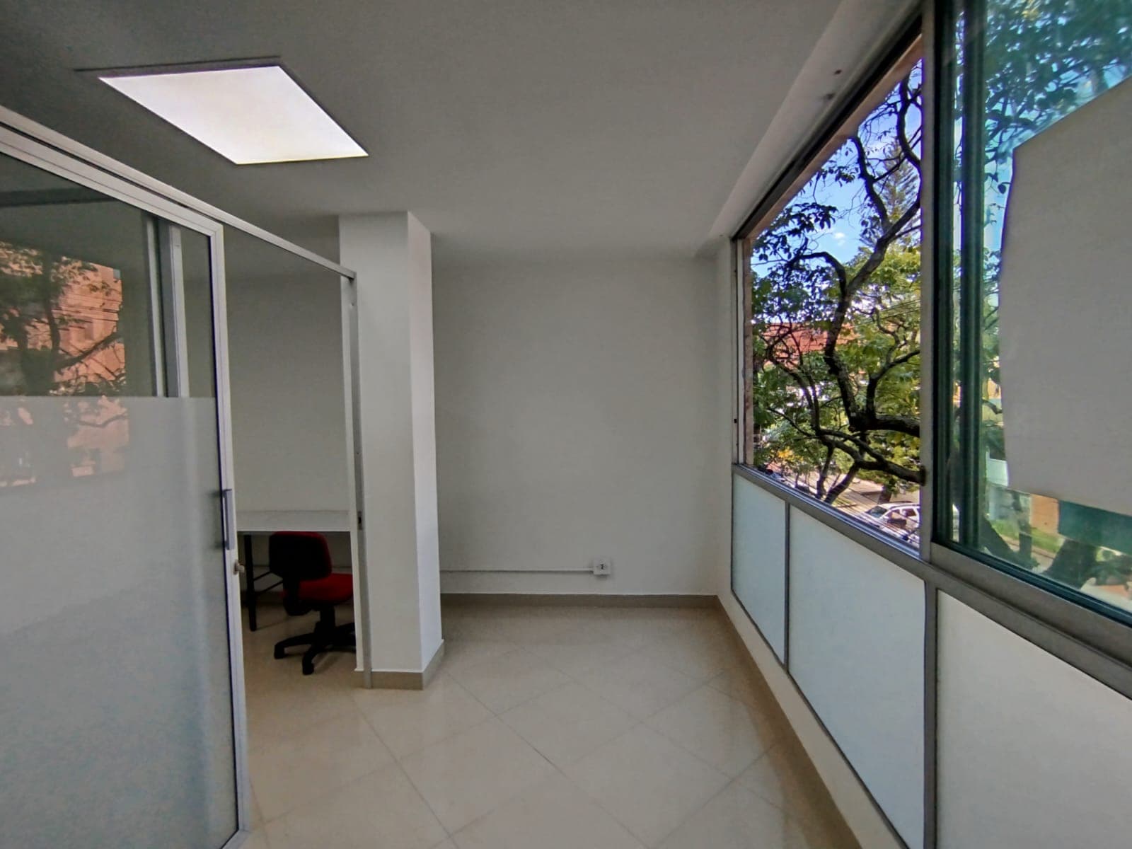 Oficina en arriendo en Estadio, Laureles, Medellín — foto 2 de 19