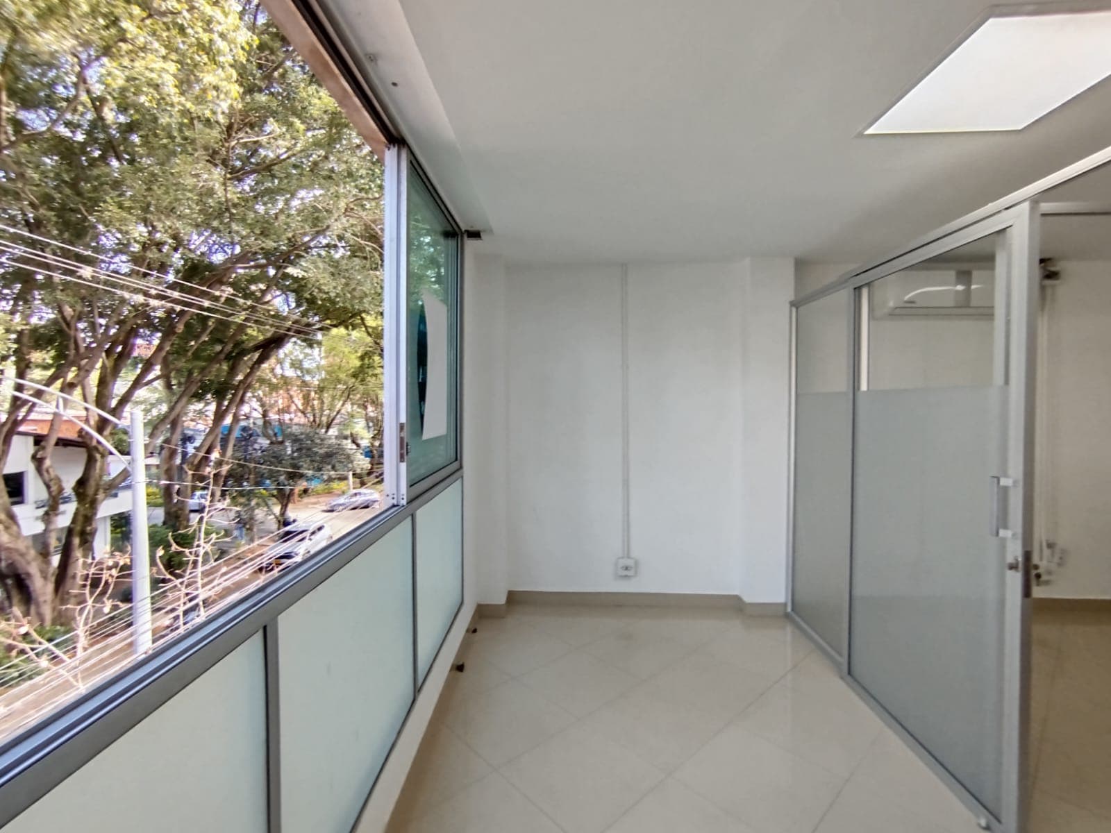 Oficina en arriendo en Estadio, Laureles, Medellín — foto 3 de 19