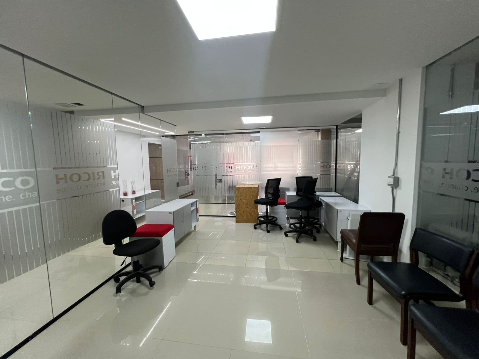 Oficina en arriendo en Estadio, Laureles, Medellín — foto 1 de 13