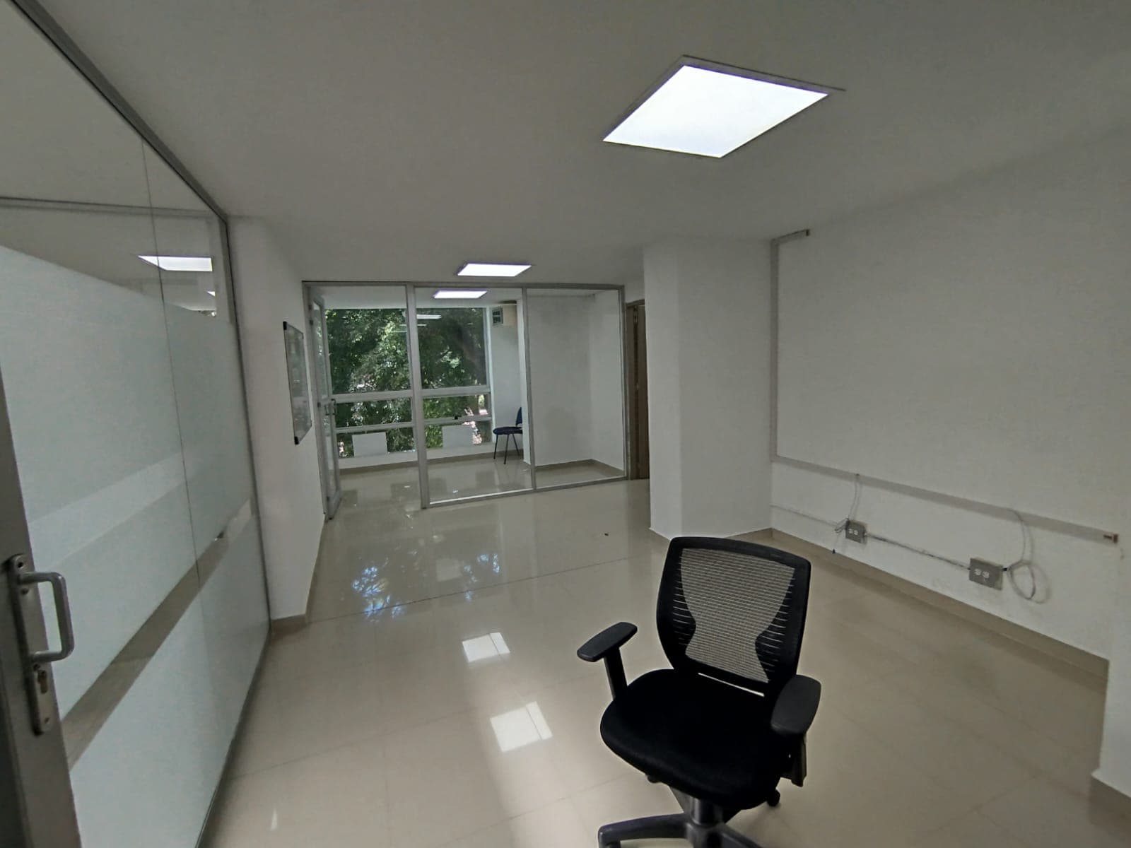 Oficina en arriendo en Estadio, Laureles, Medellín — foto 1 de 16