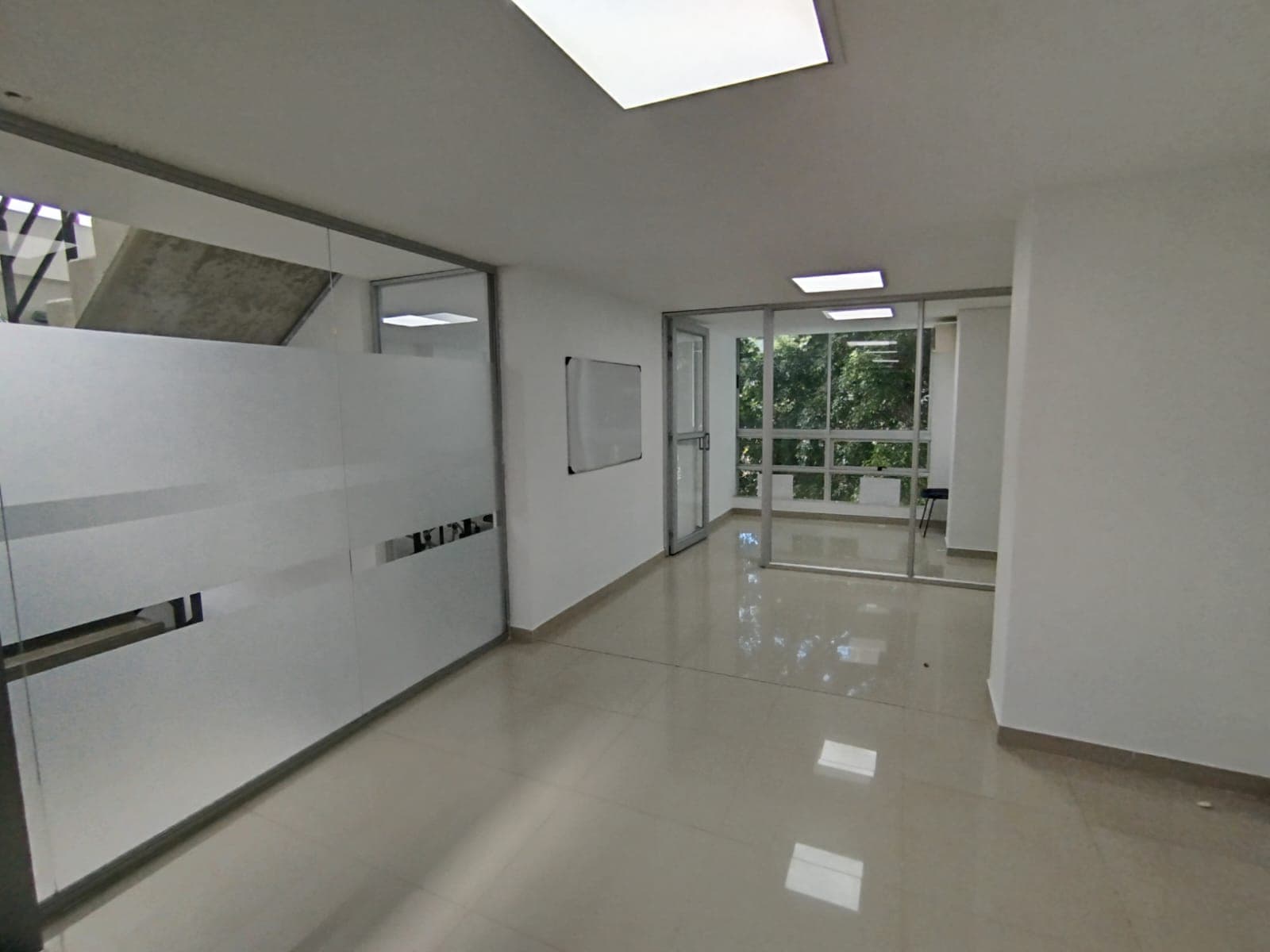 Oficina en arriendo en Estadio, Laureles, Medellín — foto 3 de 16