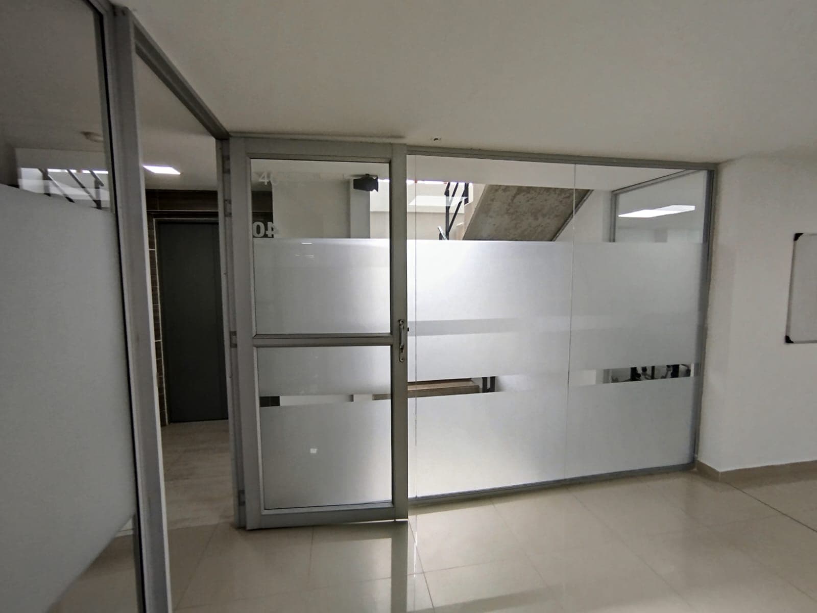 Oficina en arriendo en Estadio, Laureles, Medellín — foto 5 de 16