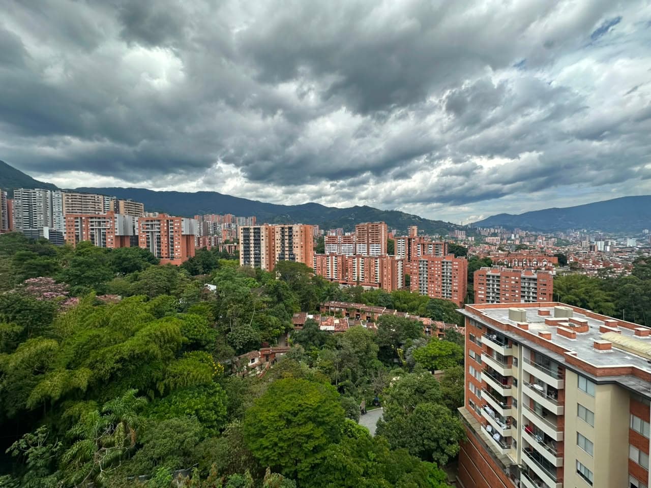 Apartamento en arriendo en El Esmeraldal, Envigado — foto 1 de 15