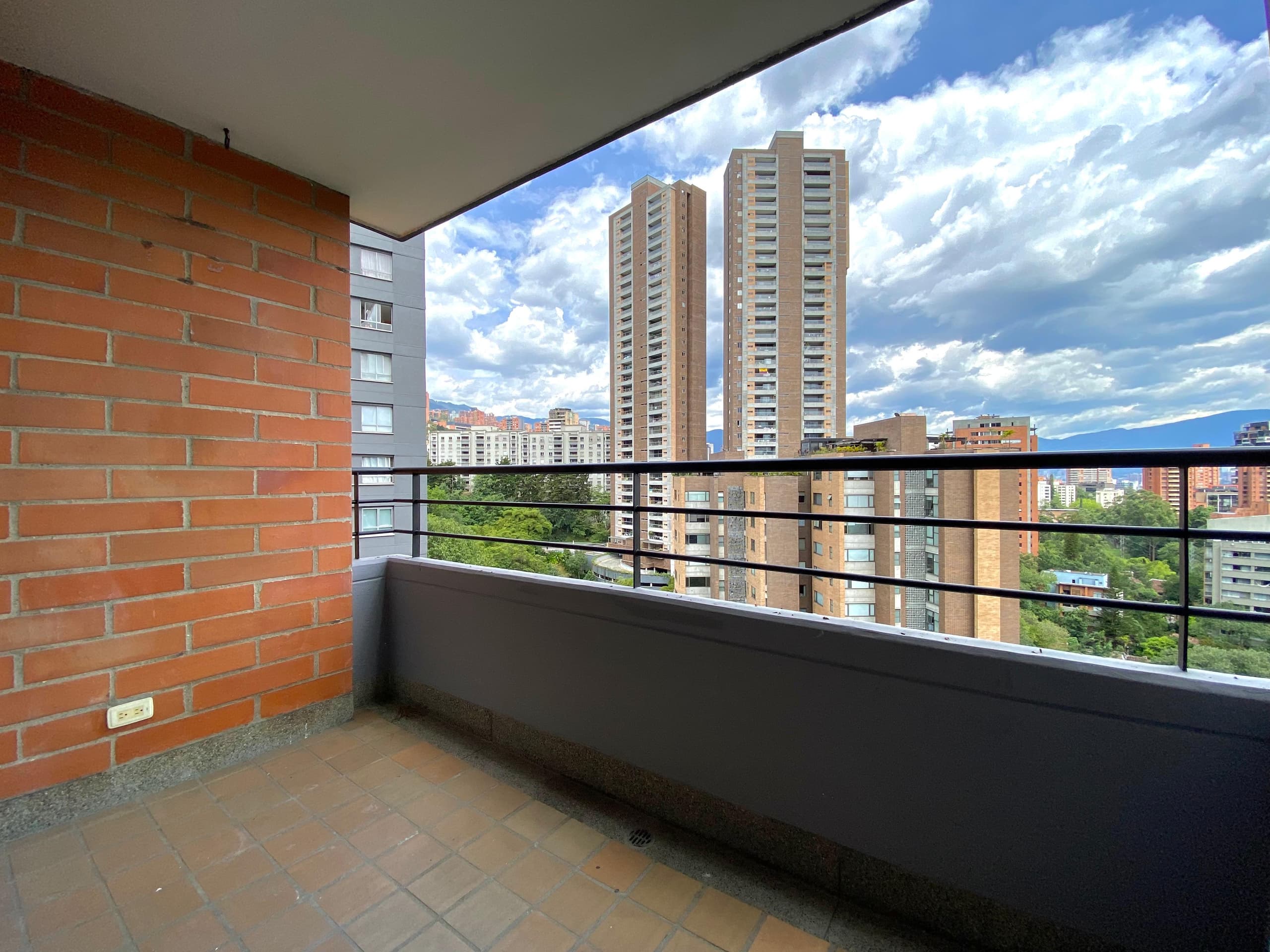 Apartamento en arriendo en Vizcaya, Poblado, Medellín — foto 3 de 20