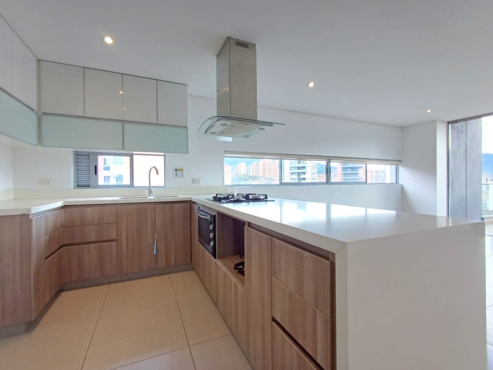 Apartamento en arriendo en Santa María De Los Ángeles, Poblado, Medellín — foto 4 de 20