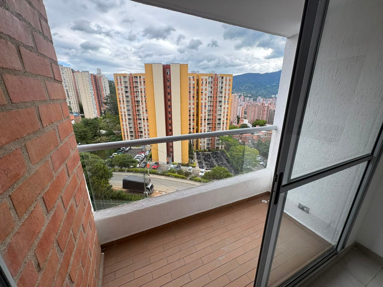 Apartamento en arriendo en La Cuenca, Envigado — foto 2 de 16